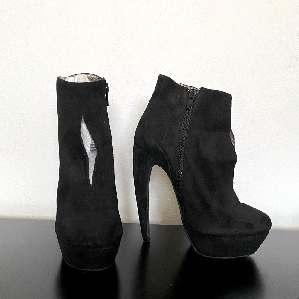Worn only a few times. Jeffrey Campbell's!!
